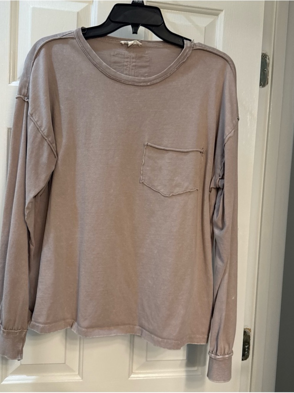 easel Long-Sleeve Pocket Tee in Taupe Gray